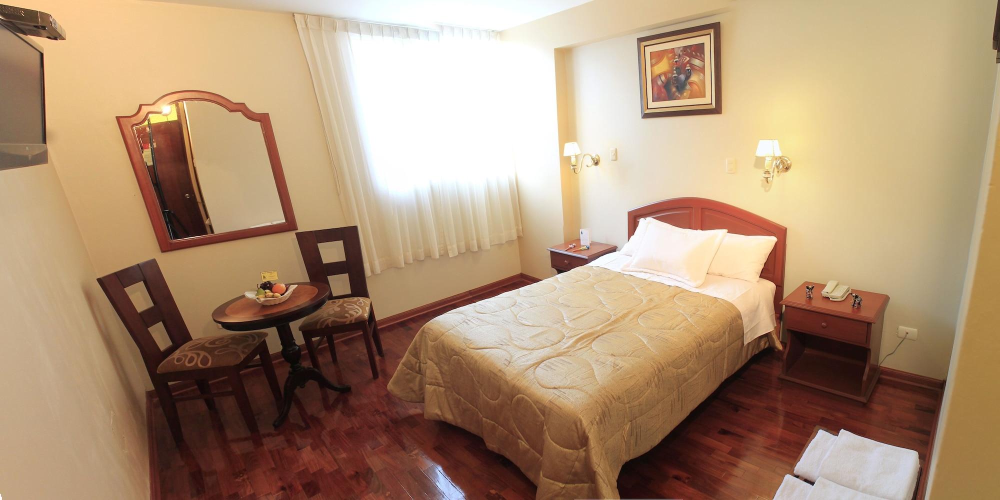 Hotel Manhattan Inn Airport Лима Екстериор снимка