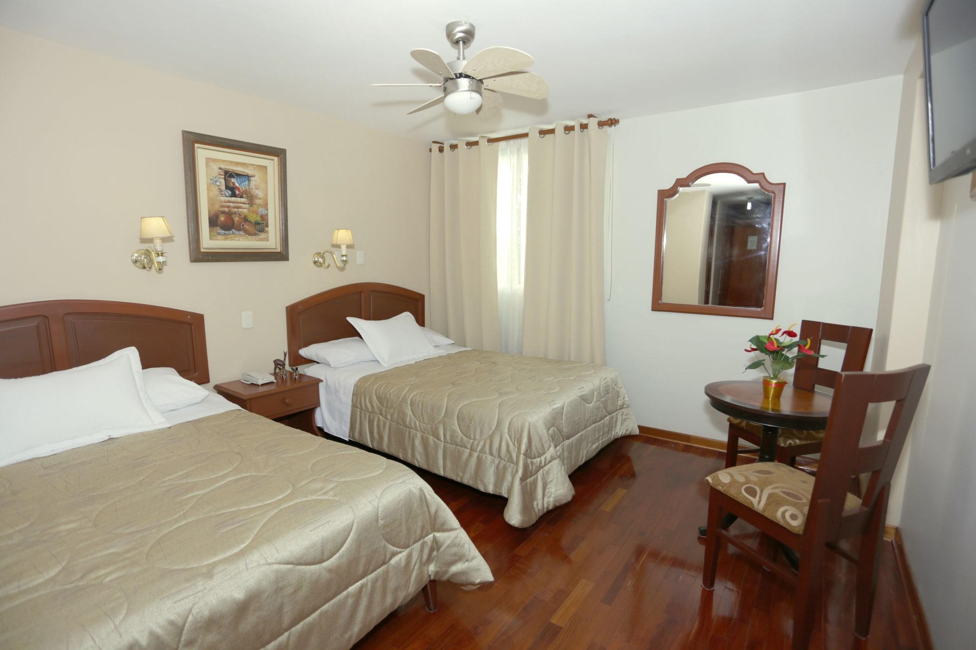 Hotel Manhattan Inn Airport Лима Екстериор снимка