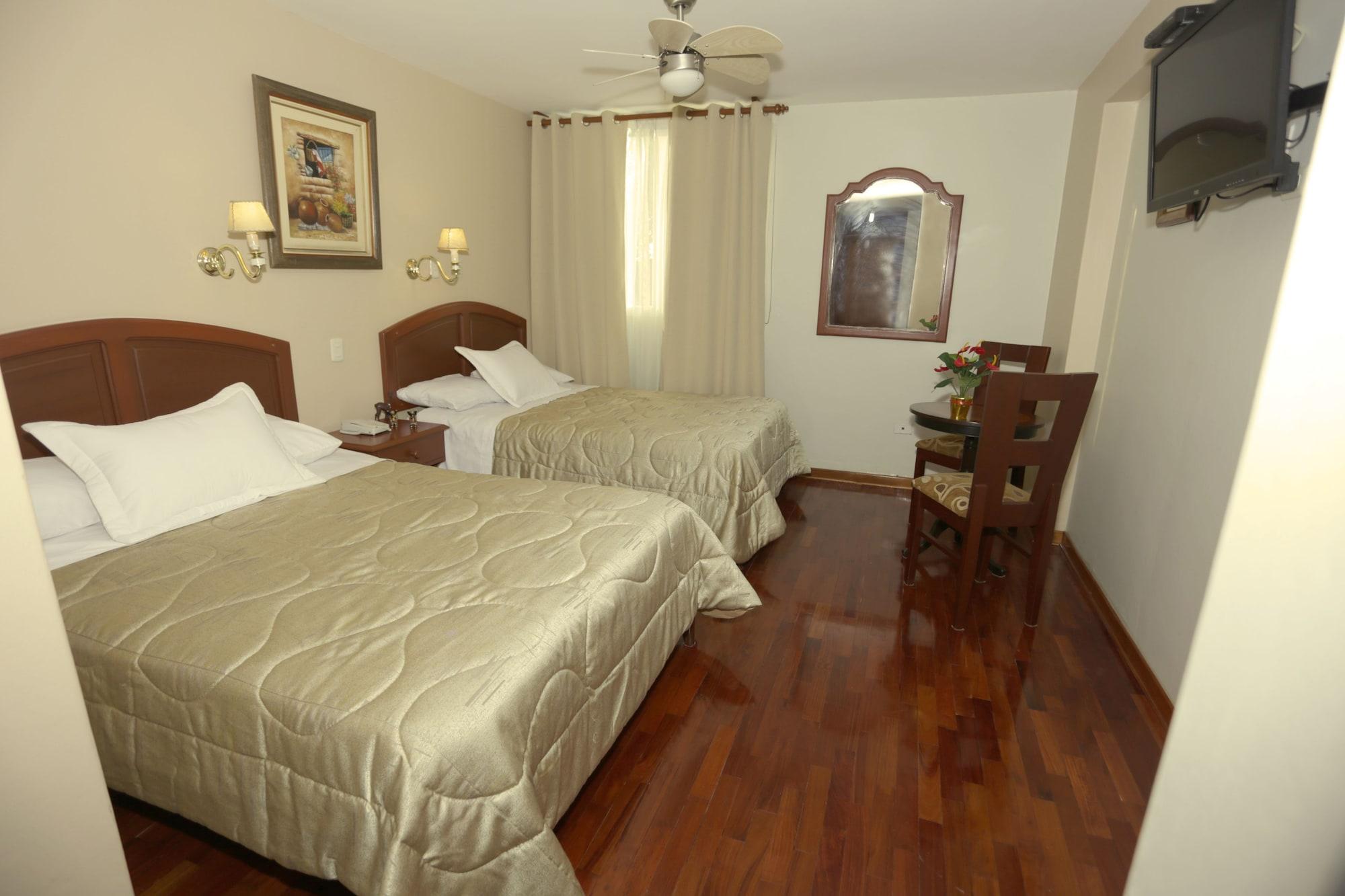 Hotel Manhattan Inn Airport Лима Екстериор снимка