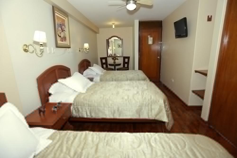 Hotel Manhattan Inn Airport Лима Екстериор снимка