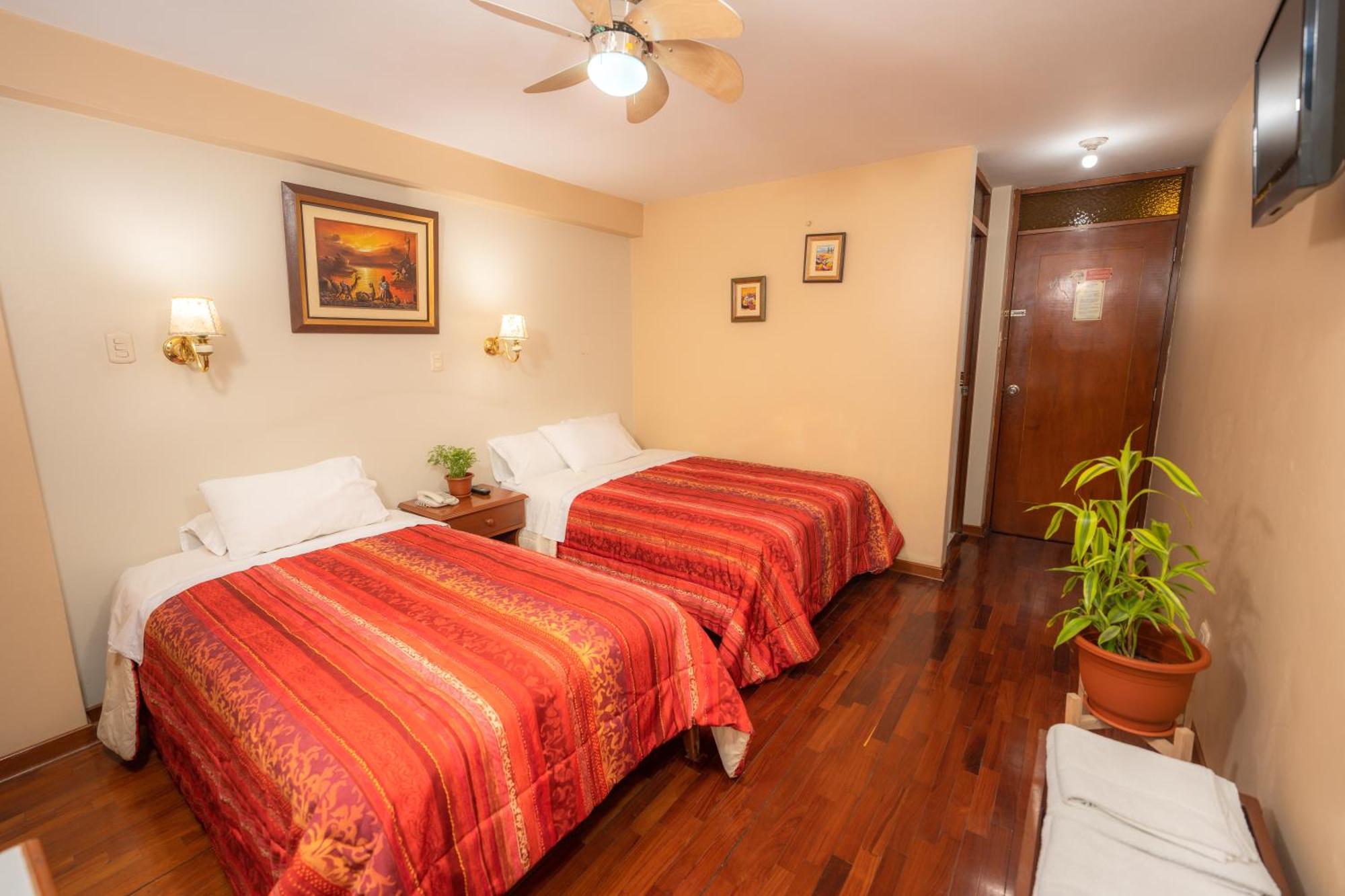 Hotel Manhattan Inn Airport Лима Екстериор снимка