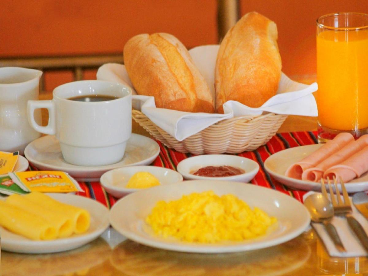 Hotel Manhattan Inn Airport Лима Екстериор снимка